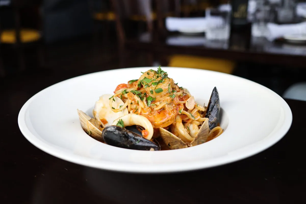 Seafood linguini with mussels, shrimp, calamari and scallop